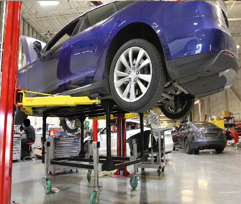 Hybrid and electric vehicle maintenance and repair at EXPRESS AutoCare in Laval